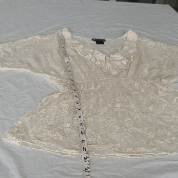 Wet Seal Cream Lace V-Neck Peplum Blouse - Picture 6 of 8